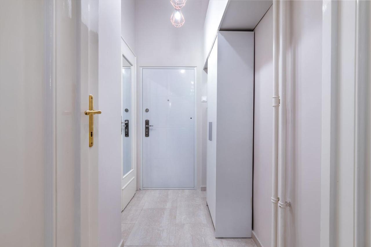 Economy Downtown Design Apartments - Free Parking - Balcony - Super Puplic Transport - Ac Budapest Exteriör bild