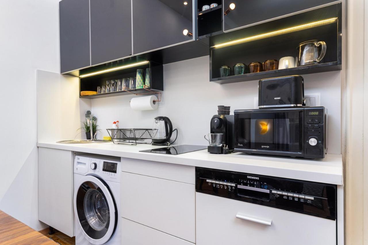Economy Downtown Design Apartments - Free Parking - Balcony - Super Puplic Transport - Ac Budapest Exteriör bild